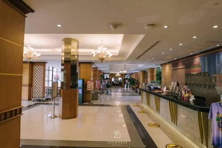 Seeharaj Hotel Uttaradit Exterior foto