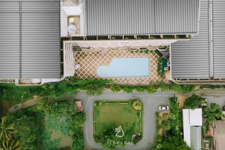 Seeharaj Hotel Uttaradit Exterior foto