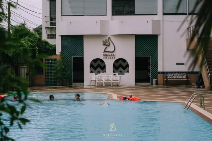 Seeharaj Hotel Uttaradit Exterior foto
