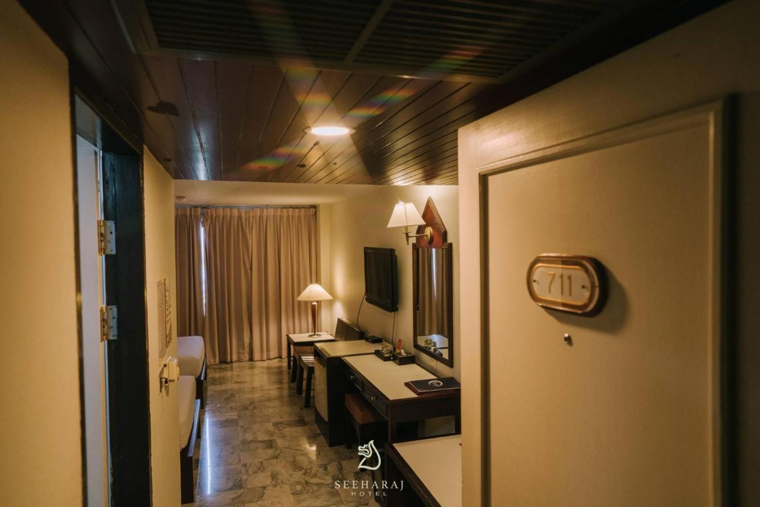 Seeharaj Hotel Uttaradit Exterior foto
