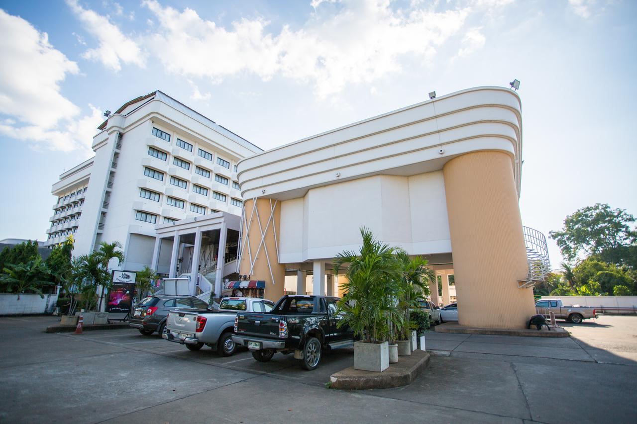 Seeharaj Hotel Uttaradit Exterior foto