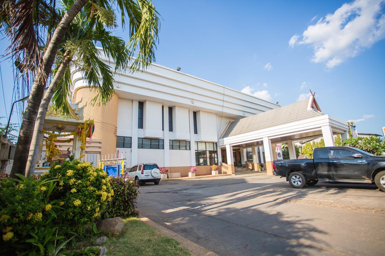 Seeharaj Hotel Uttaradit Exterior foto