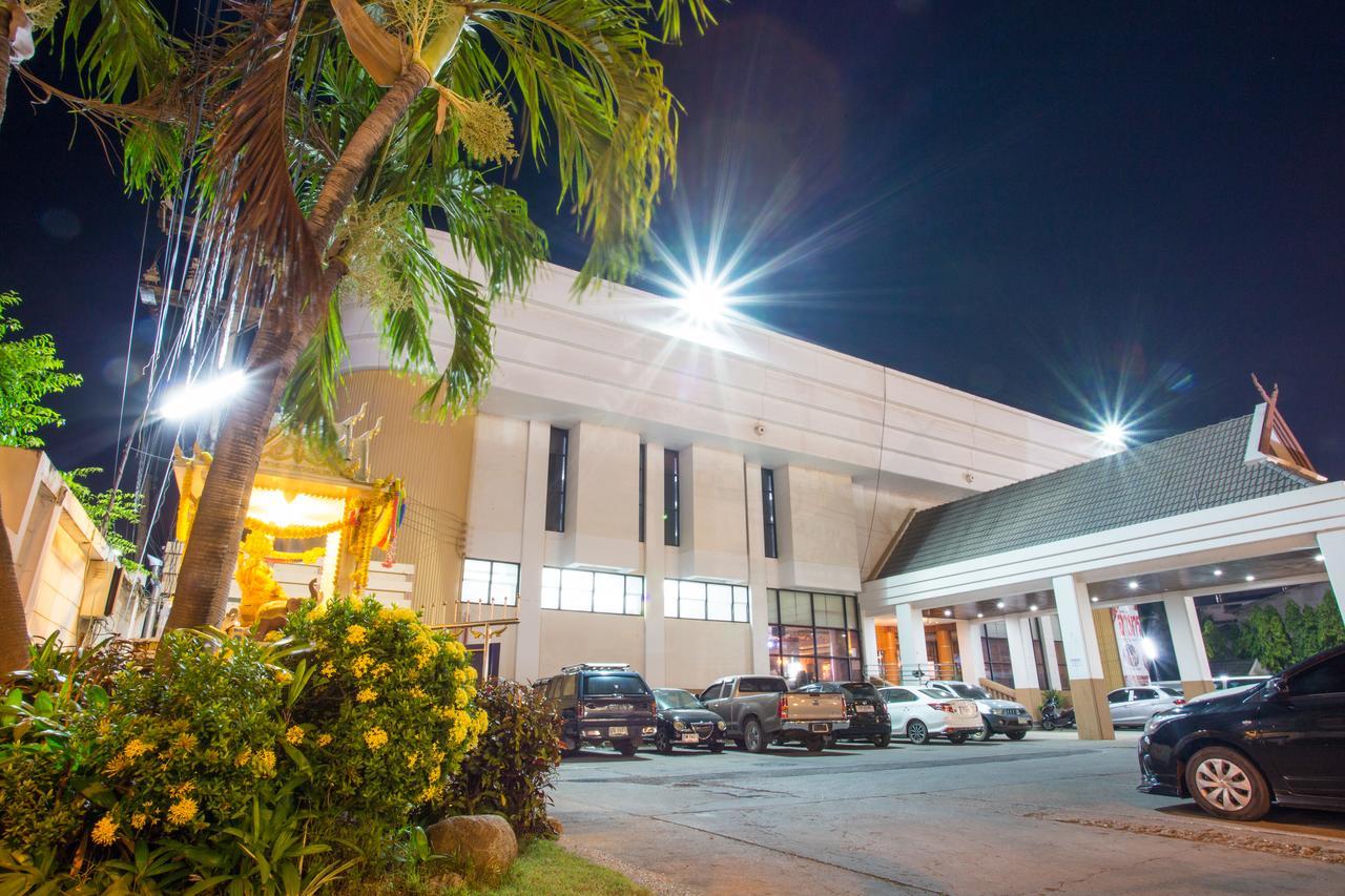 Seeharaj Hotel Uttaradit Exterior foto